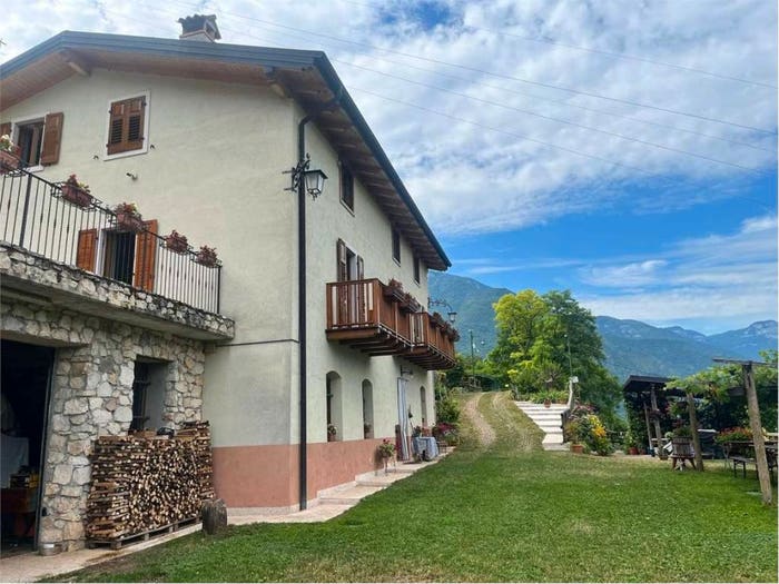 Casa con 6 locali in vendita in Centro, Ala