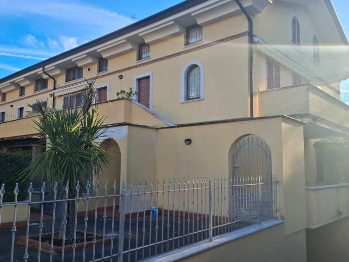 Casa con 5 locali in vendita in Via Pisa, Marina di Massa Centro, Massa