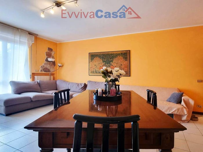 Appartamento con 5 locali in vendita in Via Pozzo, Montacuto, Ancona