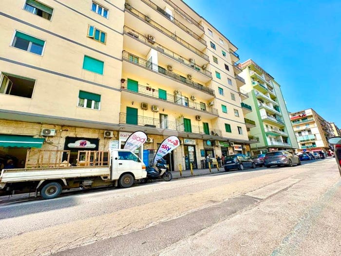 Appartamento con 5 locali in vendita in Via G Leopardi, Fuorigrotta, Napoli