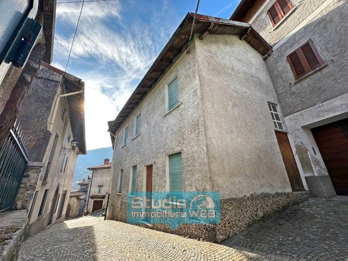 Casa bilocale in vendita in Via Maggiore, Rezzago