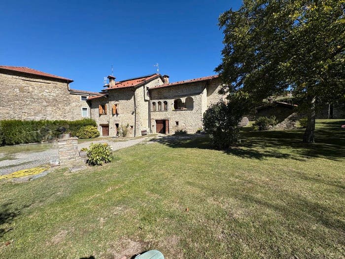 Casa con 6 locali in vendita in Via Canesano, Calestano