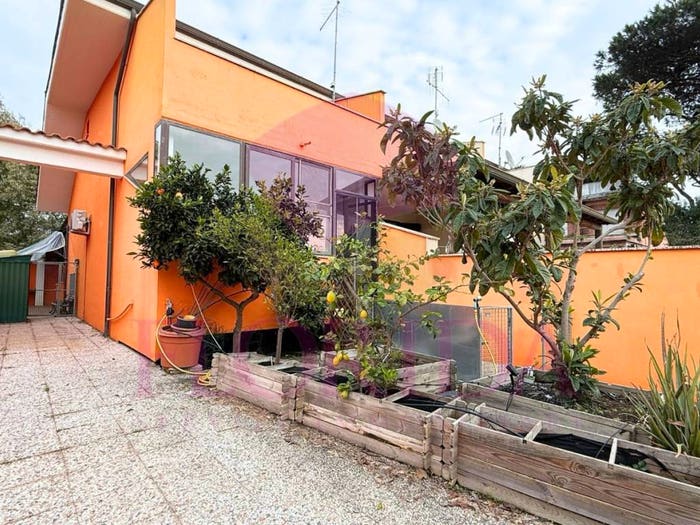 Casa quadrilocale in vendita in Via Trapani, Nuova Florida, Ardea