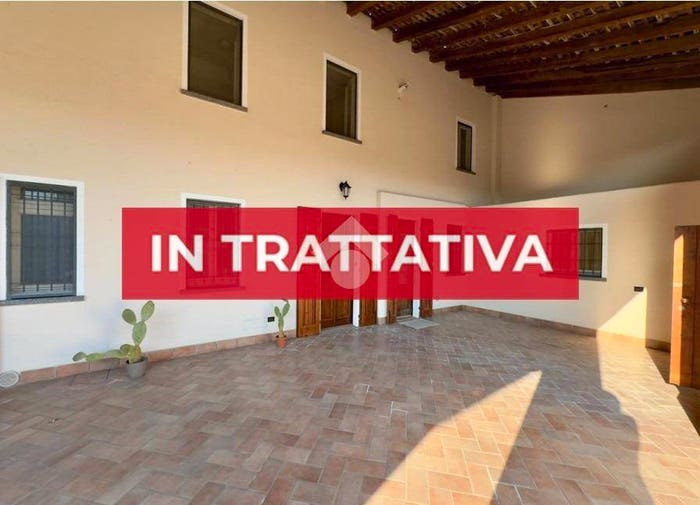 Casa con 6 locali in vendita in Via Donati, Centro, Capergnanica