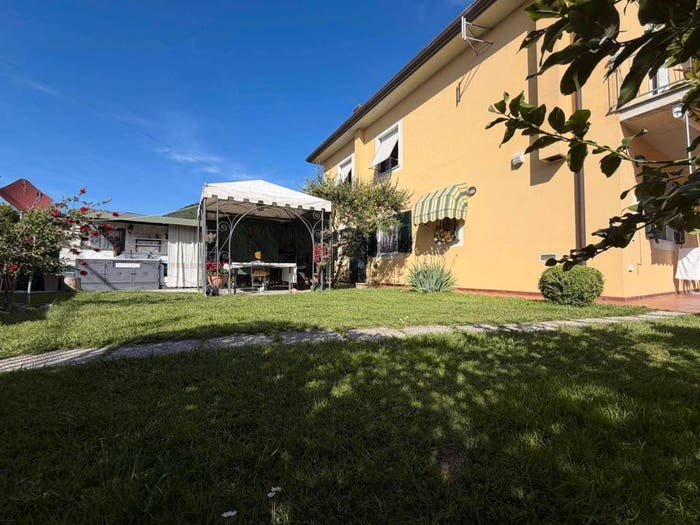 Casa quadrilocale in vendita in Casano Dogana Isola, Luni