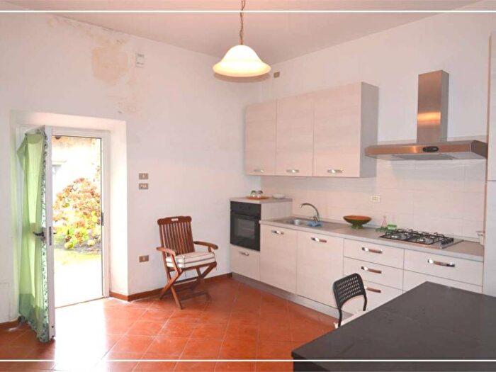Casa quadrilocale in vendita in Piazza Giuseppe Giusti, Centro, Monsummano Terme