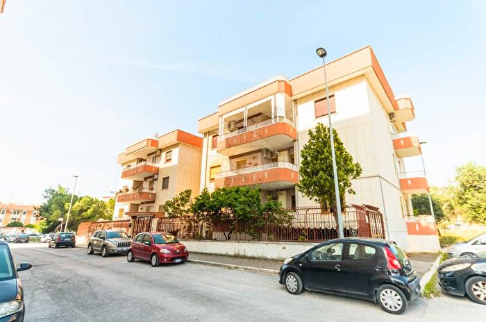 Appartamento con 6 locali in vendita in Via Ottavio Solomone, Manfredonia