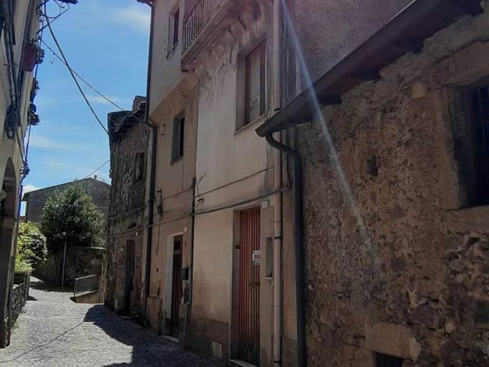 Casa trilocale in vendita in Via Giovanni Maria Angioi, Centro, Santu Lussurgiu