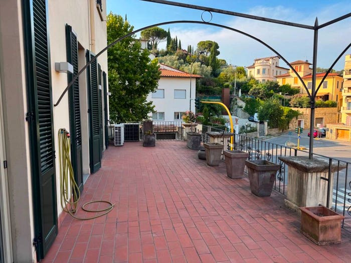 Appartamento quadrilocale in vendita in Viale Alessandro Volta, Campo di Marte, Firenze