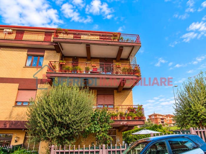 Appartamento trilocale in vendita in Via Svizzera, Cecchina, Albano Laziale