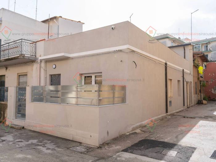 Casa quadrilocale in vendita in Tica Zecchino, Siracusa