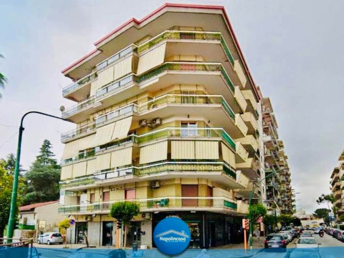 Appartamento trilocale in vendita in Via San Pietro, Centro, Casoria