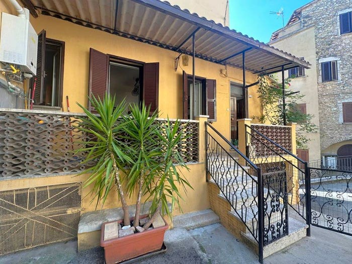 Appartamento con 6 locali in vendita in Via Giuseppe Mazzini, Centro, Ferentillo