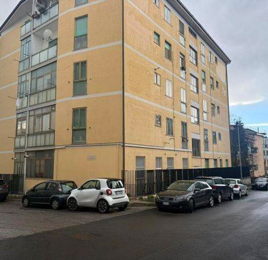 Appartamento trilocale in vendita in Via Alfonso Menichini, Stadio Pontepiccolo, Catanzaro