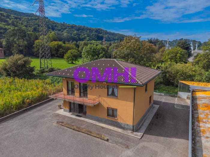 Casa con 6 locali in vendita in Via Cantone, Cuvio