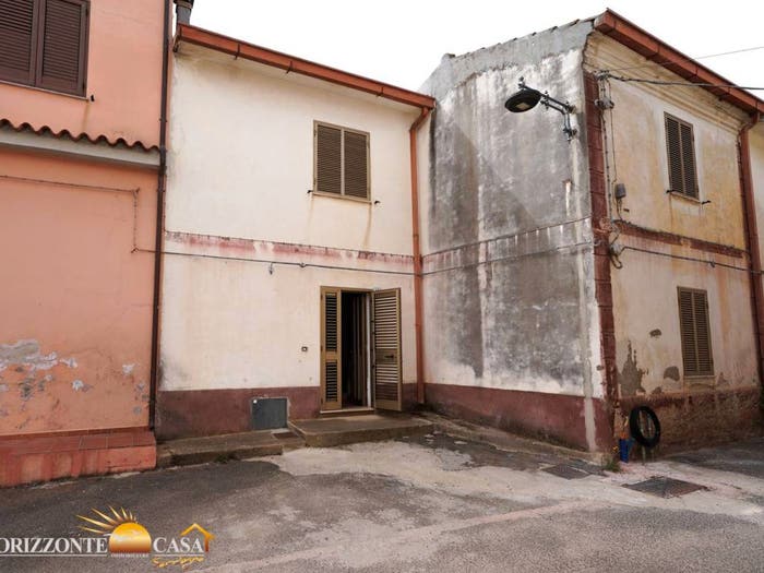 Casa quadrilocale in vendita in Via Monte San Michele, Centro, Torpè