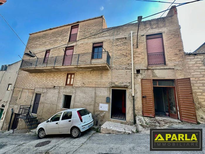 Casa con 6 locali in vendita in Via Orto Suor Maria, Canicattì