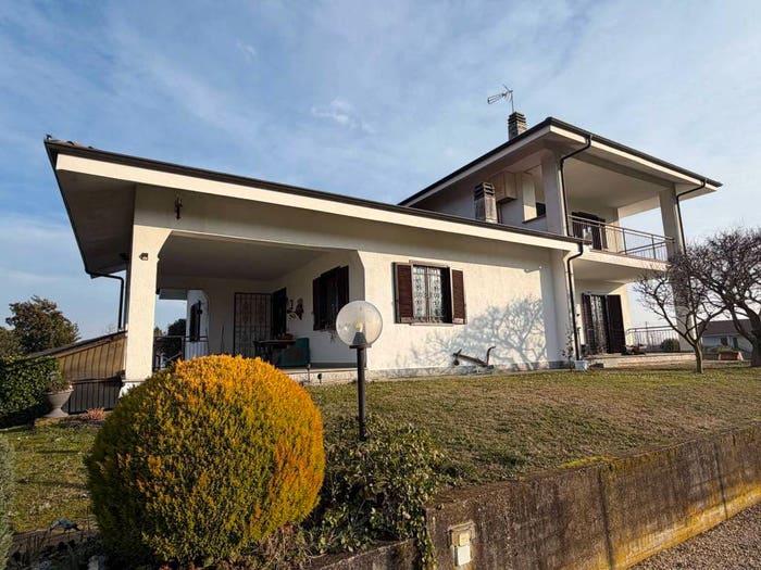 Casa con 6 locali in vendita in via del Boschetto, Centro, Frossasco