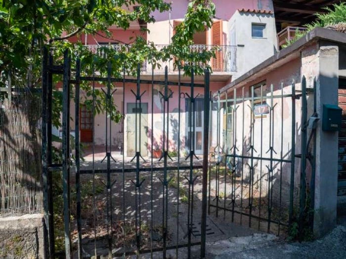 Casa trilocale in vendita in via Valletta, Caprino Bergamasco