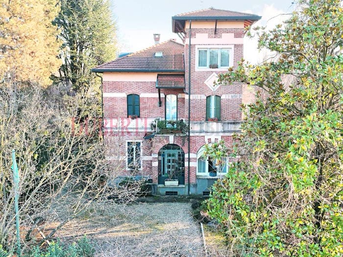 Casa con 6 locali in vendita in Via Gazza, Castronno