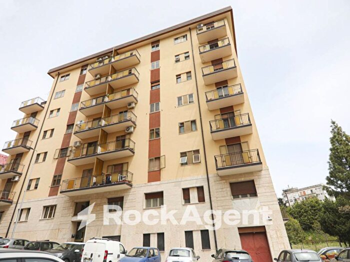 Appartamento trilocale in vendita in Via Cesare Sinopoli, Stadio Pontepiccolo, Catanzaro