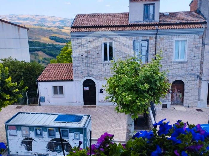 Casa con 6 locali in vendita in viale San Francesco, Toro