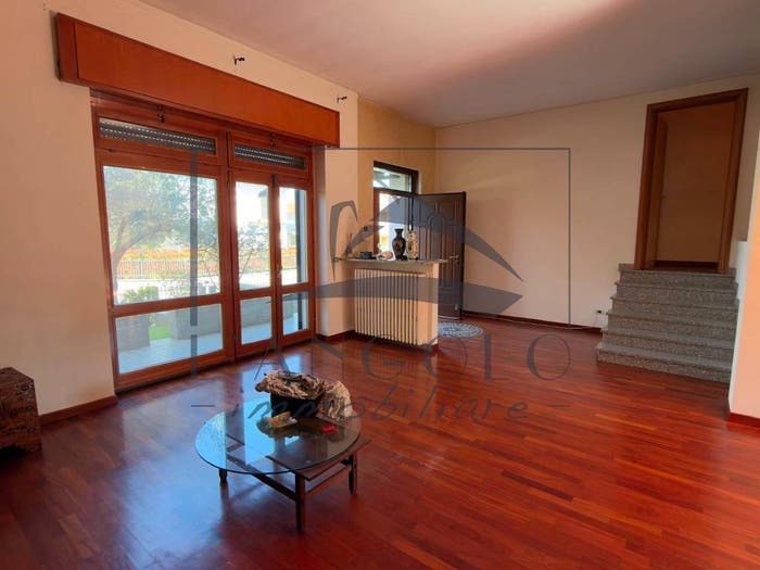 Casa trilocale in vendita in Via Novara, Mesero