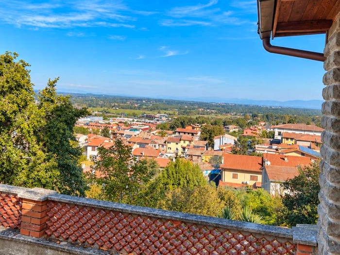 Casa con 6 locali in vendita in Via Martiri di Kindu, Monterosi