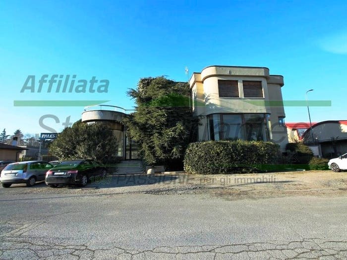 Casa con 6 locali in vendita in Via Bergamo, Centro, Carate Brianza