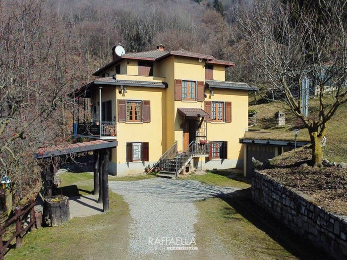 Casa con 6 locali in vendita in Via San Fermo, Grone