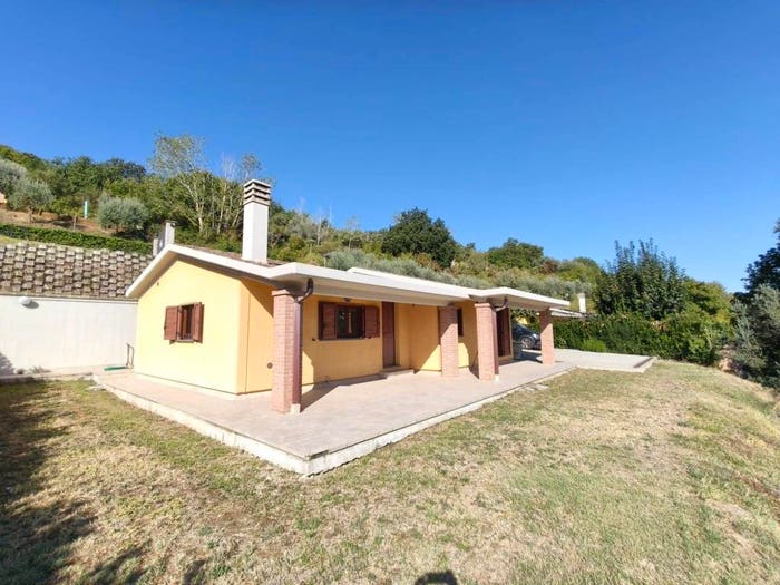Casa trilocale in vendita in Via Cinque Cerri, Bettona