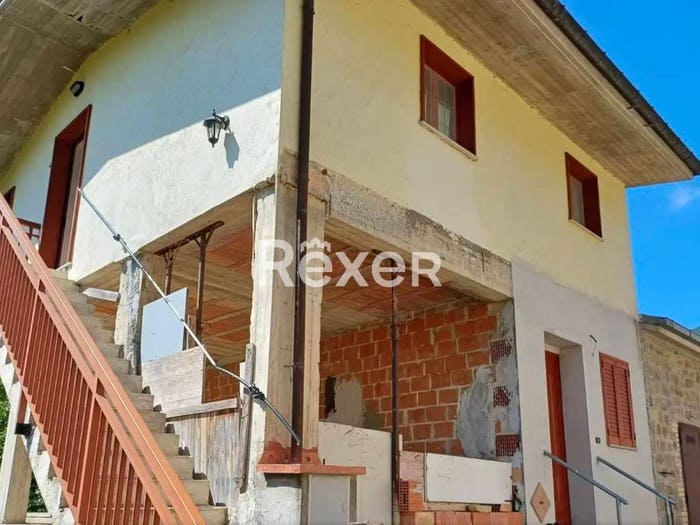 Appartamento trilocale in vendita in Frazione Padula, Cortino