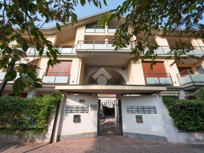 Appartamento trilocale in vendita in Via Camillo Benso Conte di Cavour, Verano Brianza