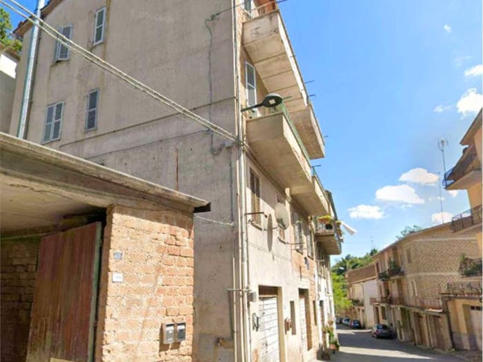 Appartamento trilocale in vendita in Via FONTANAVECCHIA, Carbognano