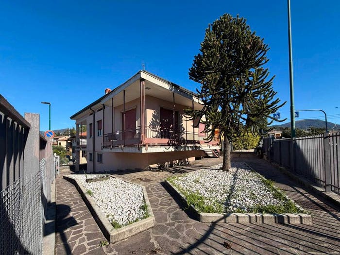 Casa trilocale in vendita in Via Monte Grappa, Scanzo Rosciate, Scanzorosciate