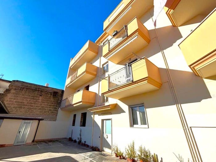 Appartamento trilocale in vendita in Via della Maddalena, Mondragone