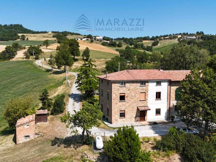 Casa con 6 locali in vendita in Frazione Antognano, Lugagnano Val d'Arda