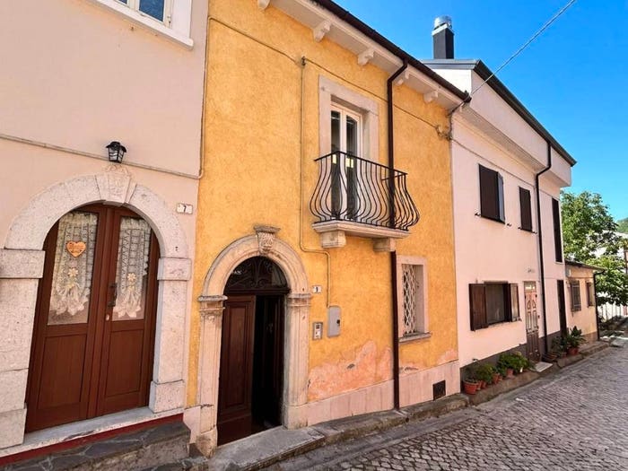 Casa con 6 locali in vendita in Via Antonio Fiocca, Ateleta