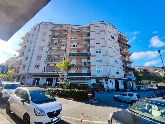 Appartamento quadrilocale in vendita in Via Giuseppe Garibaldi, Centro, Patti