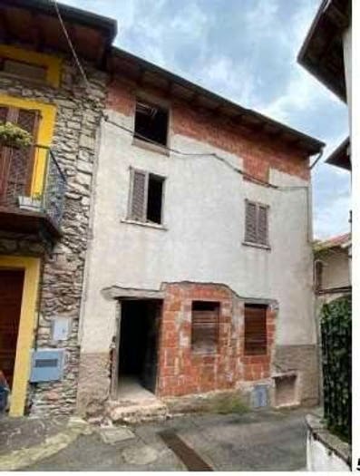 Appartamento trilocale in vendita in Via marconi, Besano
