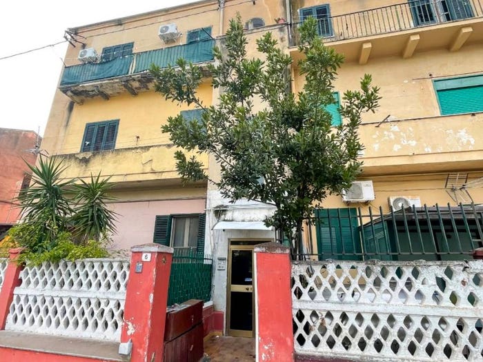 Appartamento quadrilocale in vendita in Via Tenente Luigi Rizzo, Fiera, Palermo