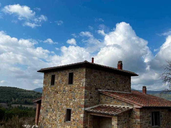 Casa con 5 locali in vendita in Bucine