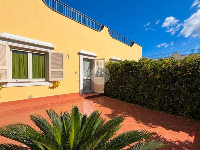 Appartamento trilocale in vendita in Via Spiaggia Romana, Bacoli