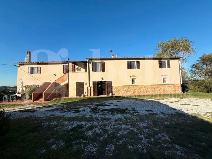 Casa con 6 locali in vendita in Fauglia