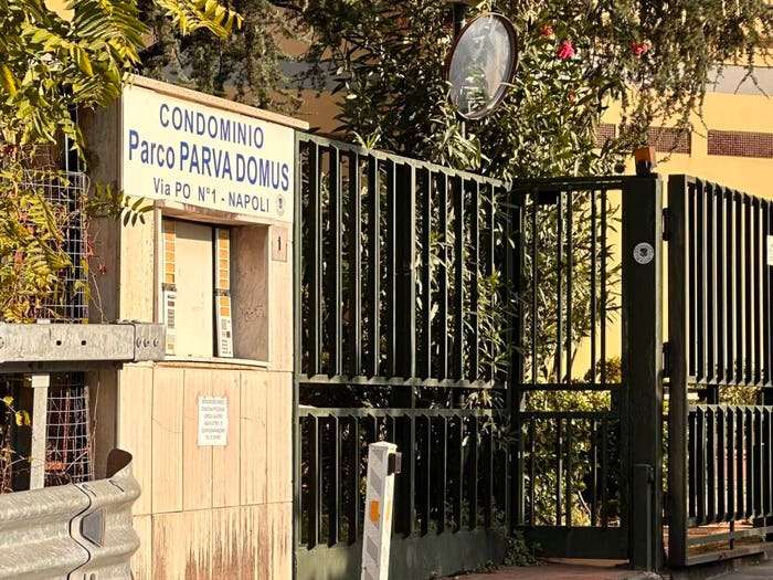 Appartamento trilocale in vendita in Via Po, Vomero, Napoli