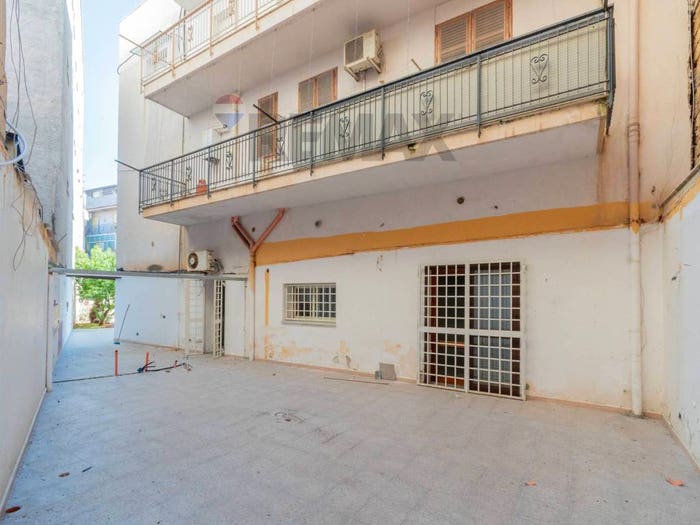 Appartamento con 5 locali in vendita in Via Ernesto Basile, Centro, Bagheria