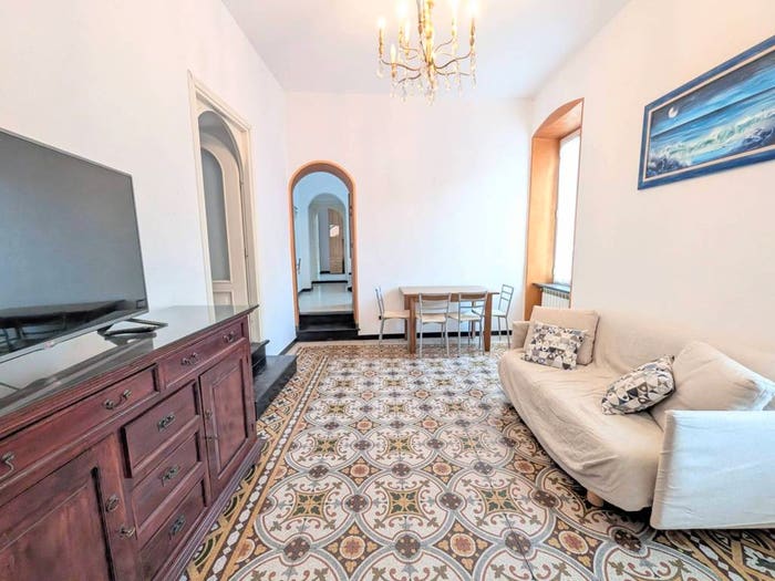 Appartamento quadrilocale in vendita in Piazza Vincenzo Maglione, Laigueglia