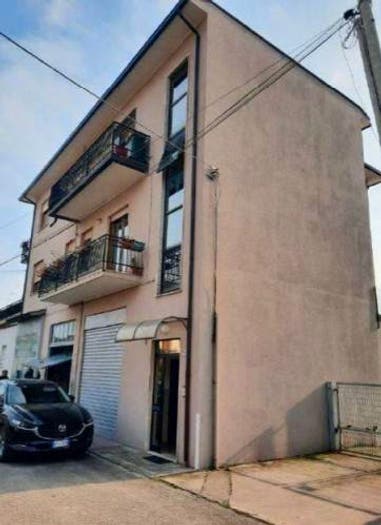 Appartamento quadrilocale in vendita in Via Monte Pasubio, Montecchio Maggiore Alte Ceccato, Montecchio Maggiore