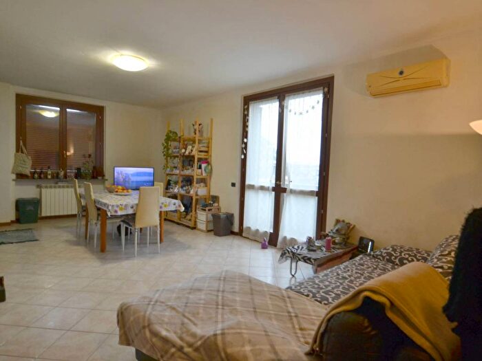 Appartamento trilocale in vendita in Via Giovanni Premoli, Centro, Massalengo