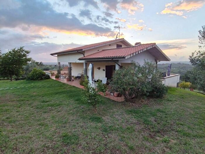 Casa con 7 locali in vendita in Via dell'Arci, Fara In Sabina